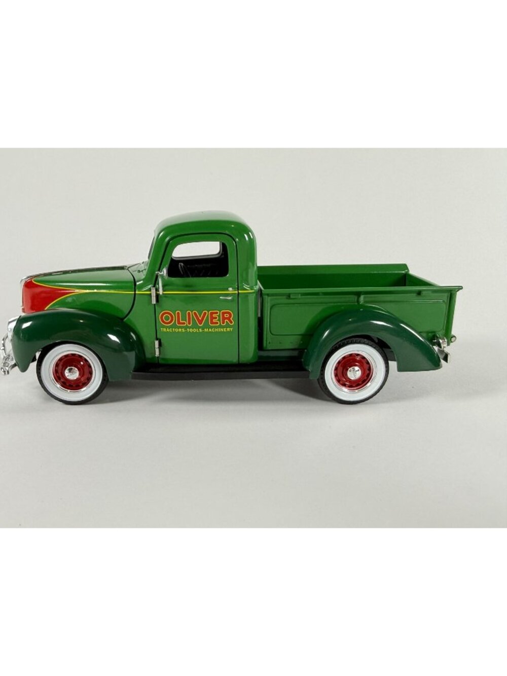 ModelSpec Cast  1940 Ford  Oliver Diecast 1:25 Replica
